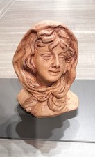 Jolie buste jeune fille Terre