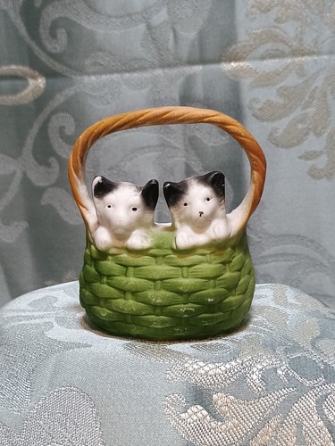 Petit panier chiots en - petit, et