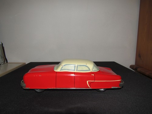 Rare ancienne voiture - ancienne, 824