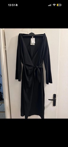 Robe portefeuille noire midi