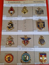 11 insignes de régiment