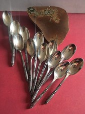 SERVICE DE TABLE EN METAL