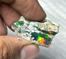 Superbe opale noire brute