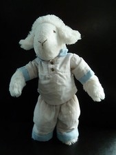 W6 - DOUDOU PELUCHE CADES MOUTON BLANC EN PYJAMA BEIGE ET BLEU 27CMS  EXC.ETAT