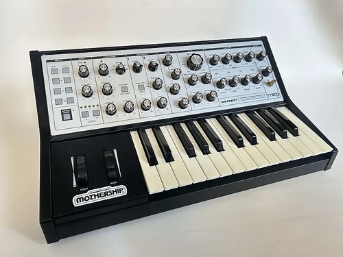 Moog sub phatty - moog, phatty.