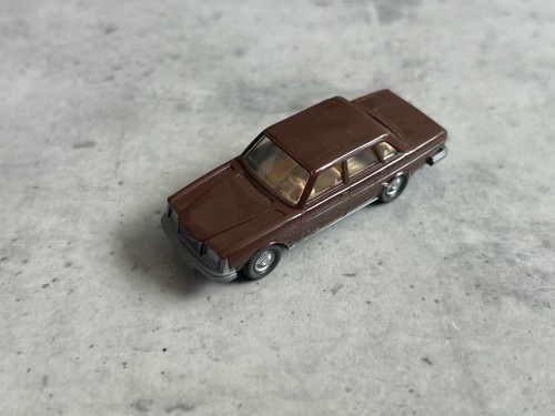 Wiking volvo 264 marron - 1:87,
