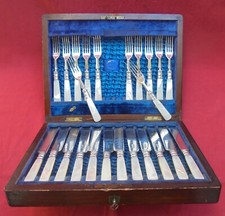 Couverts à dessert argent et