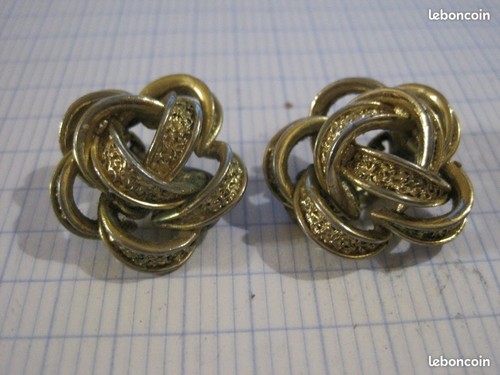 Paire boucle oreille - , a