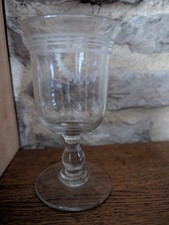Ancien verre a vin gravé a la