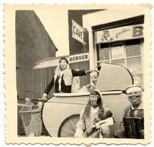 Défilé carnaval cavalcade landau déguisement enfant  - Ancienne photo an. 1950
