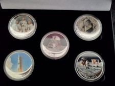 coffret de 5 pièces de collection " Apollo 11 " neuves, avec capsules.