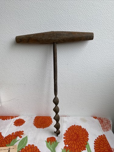 Ancien outil main - a, perceuse