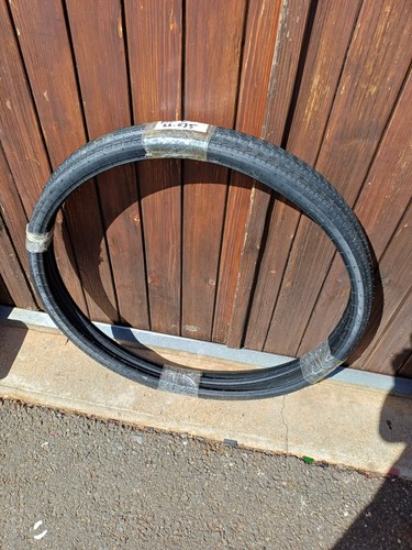 Vélo ancien pneus - 2, 700