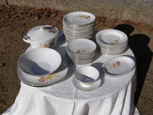 Ancien service vaisselle - , en