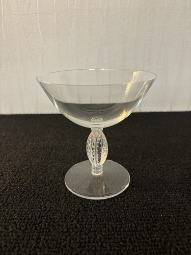 Coupe champagne modèle - à,