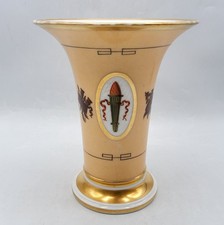 Vase cornet en porcelaine polychrome de Paris Époque Restauration début XIXème