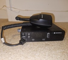 Motorola DM1400 Uhf Radio