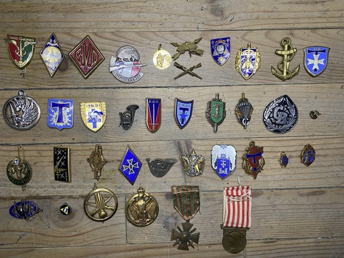 Lot insignes médailles - insignes,