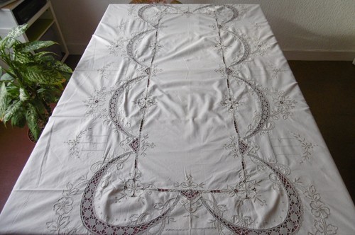 Nappe 240x158 brodée - nappe, avec