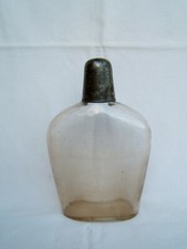 ancienne gourde bouteille en verre à bouchon à vis en métal hauteur 21 cm