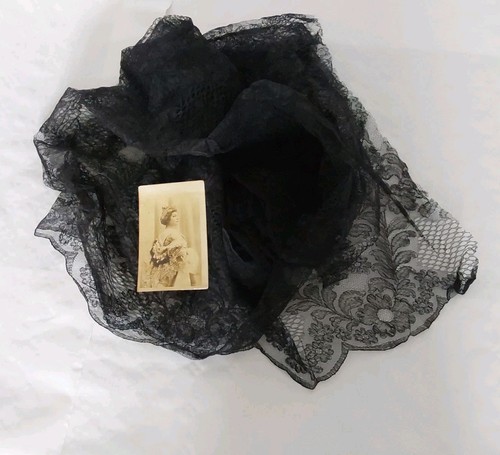 Dentelle ancienne chantilly - dentelle, de