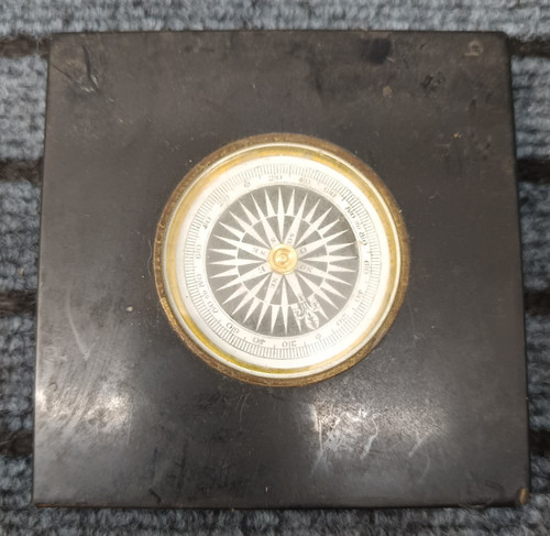 Ancienne boussole inclusion - ancienne, en