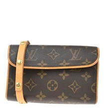 LOUIS VUITTON Pochette