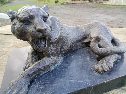 Sculpture panthère bronze sur
