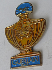pin's pins badge Parfum mode