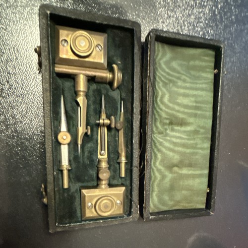 Coffret ancien compas - , de