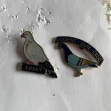 Job lot of 2 pigeon shaped metal lapel pins