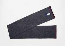 Écharpe grise en laine de