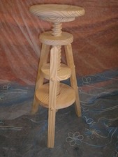 Tabouret en bois à vis