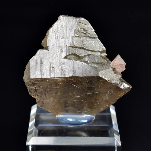 Fluorite rose sur - , quartz
