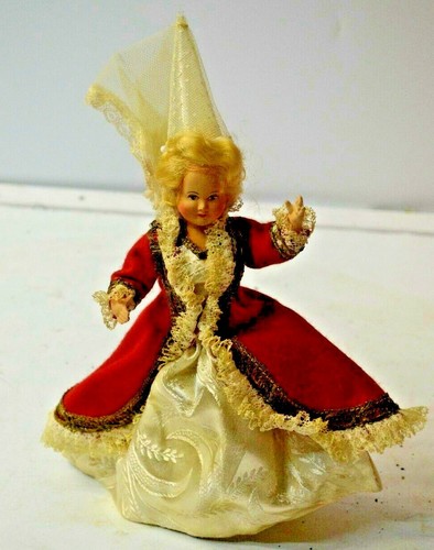 Ancienne poupee souvenir sujet - poupee,