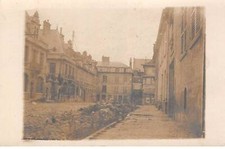 02 - n°85816 - SOISSONS - A street, with destroyed cobblestones - Photo card