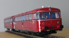 Roco 43018 HO gauge DB Class VT98 & VS98 railbus set in red livery