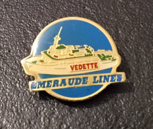 Pin bâteau vedette - pin’s,