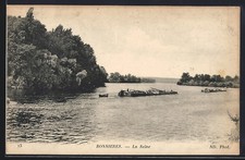 Old postcard Bonnieres, La Seine et ses barges 