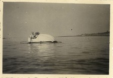PHOTO ANCIENNE - VINTAGE SNAPSHOT - MER LOISIRS PÉDALO BÉNODET DRÔLE - SEA 