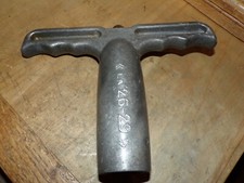 outil ancien , BOUCHONNEUSE En