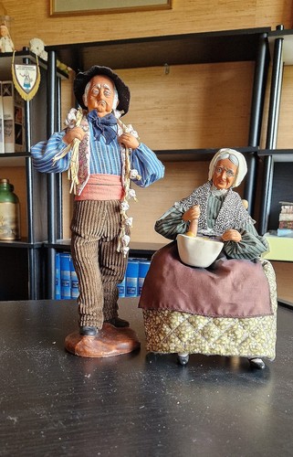 Couple santons typique du - typique,