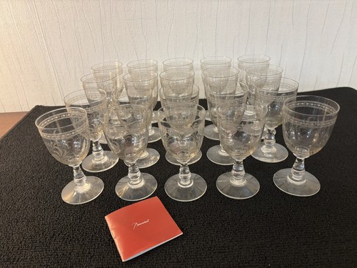 Verres vin modèle - à,