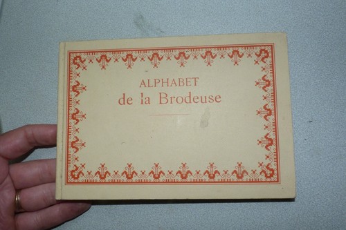 Alphabet brodeuse dmc - alphabet, de