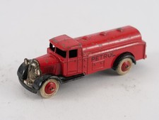 Dinky Toys GB n° 25D Camion citerne PETROL truck 4ème type