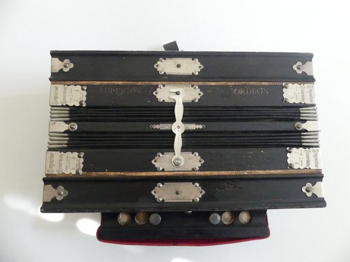 Ancien accordéon diatonique