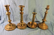 3 anciens bougeoirs et un pied