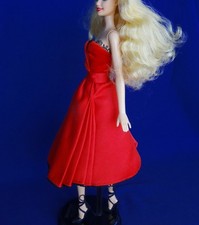 Barbie robe de soirée bustier velours jupe satinée avec dentelle