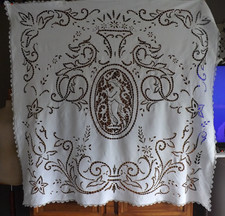 superbe pièce de broderies