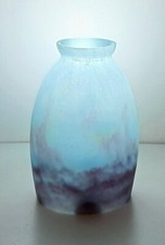 Tulipe ancienne en pâte de verre. Bleu et dégradé. Parfait état.Hauteur: 14,5 cm